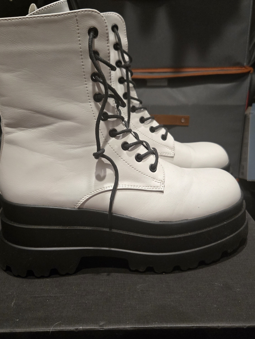 Steve Madden Luka White Platform Lace-Up Combat Boots Size 9